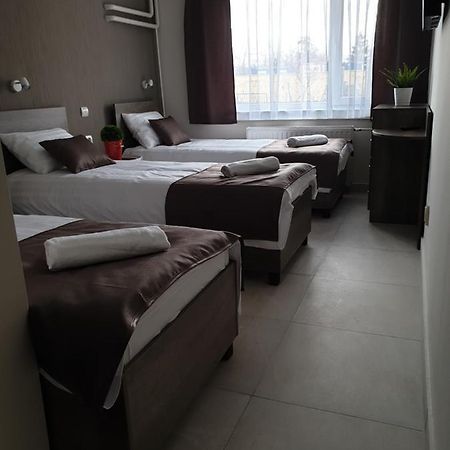 Familia Panzio & Apartmanhaz Győr Exterior foto