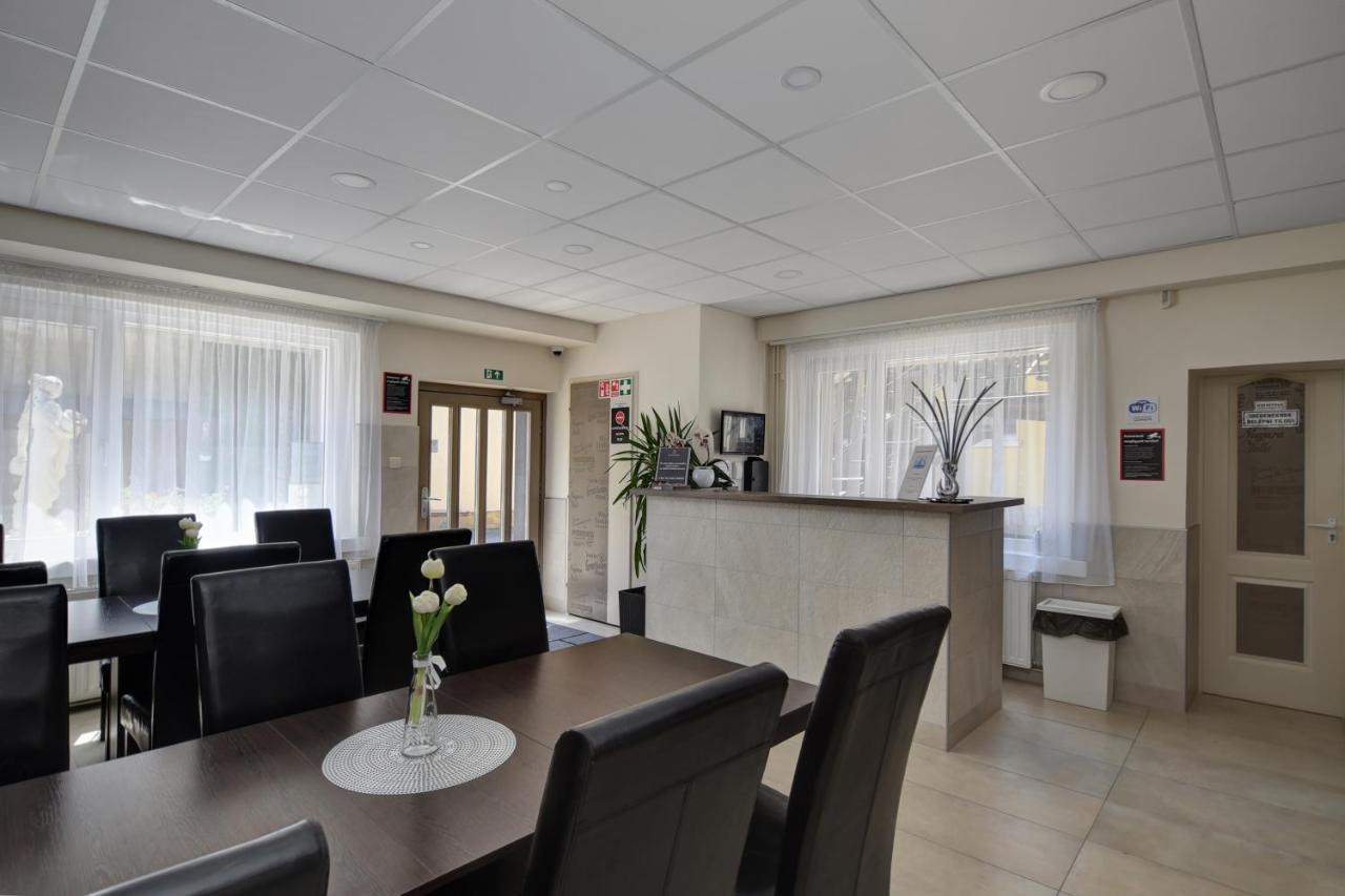 Familia Panzio & Apartmanhaz Győr Exterior foto