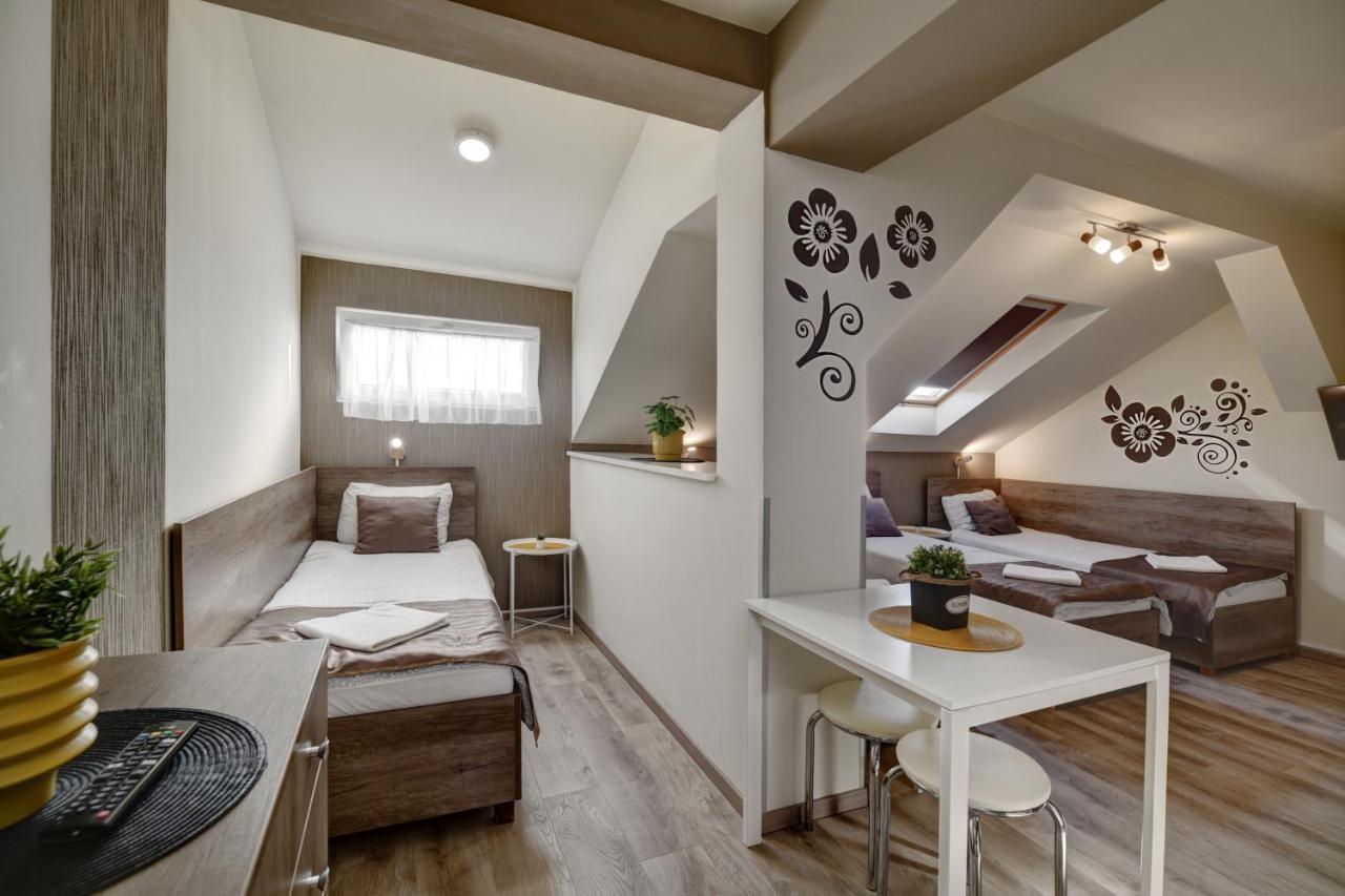 Familia Panzio & Apartmanhaz Győr Exterior foto