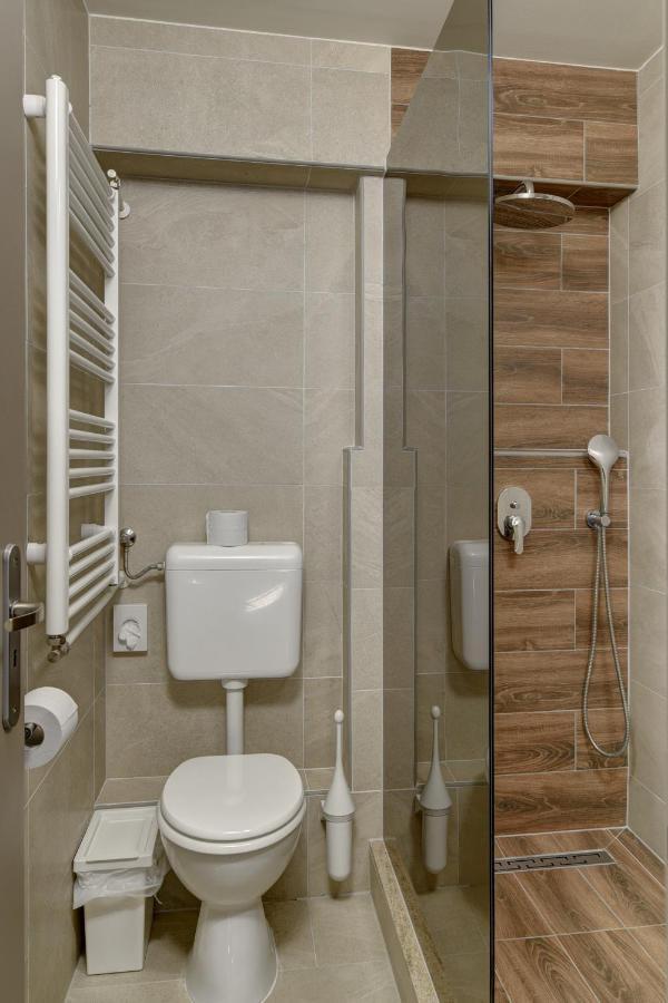 Familia Panzio & Apartmanhaz Győr Exterior foto